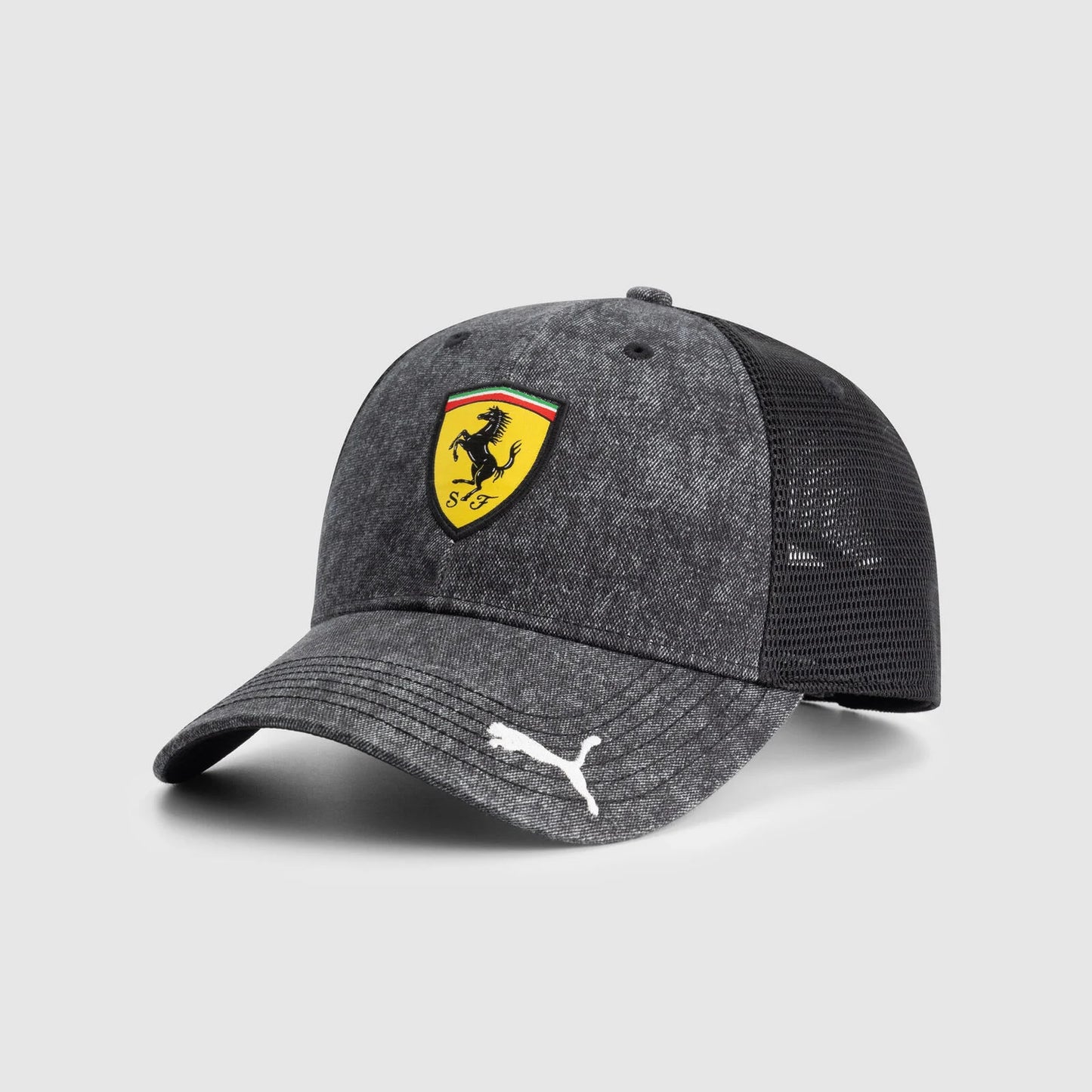 Gorra Ferrari Trucker 2025